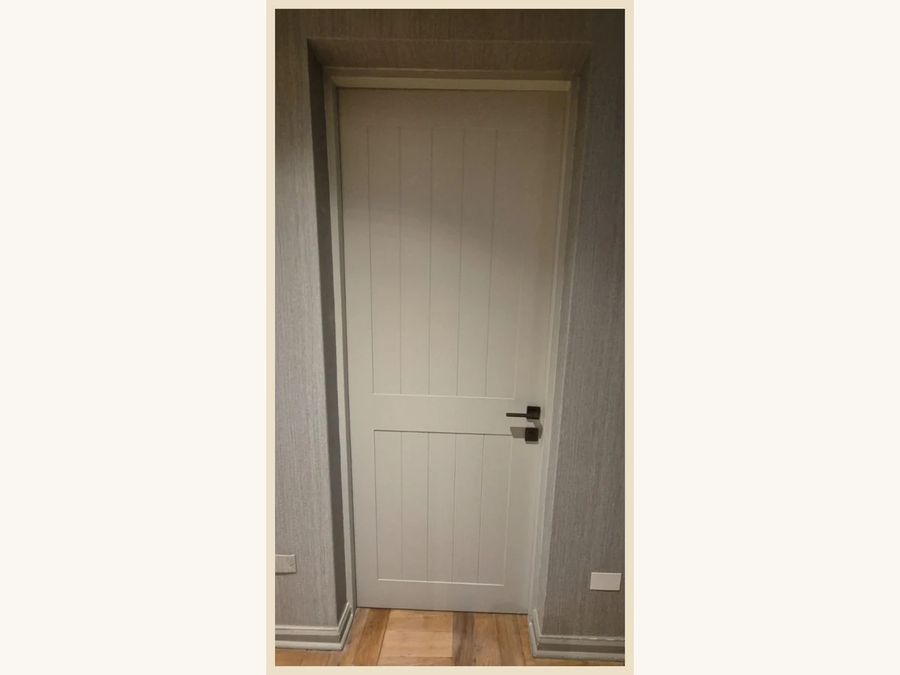 Puerta MDF desnudo para pintura con regruesos y canterías verticales