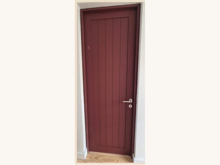 Puerta de abatir MDF desnudo para pintura con regruesos y canterías verticales
