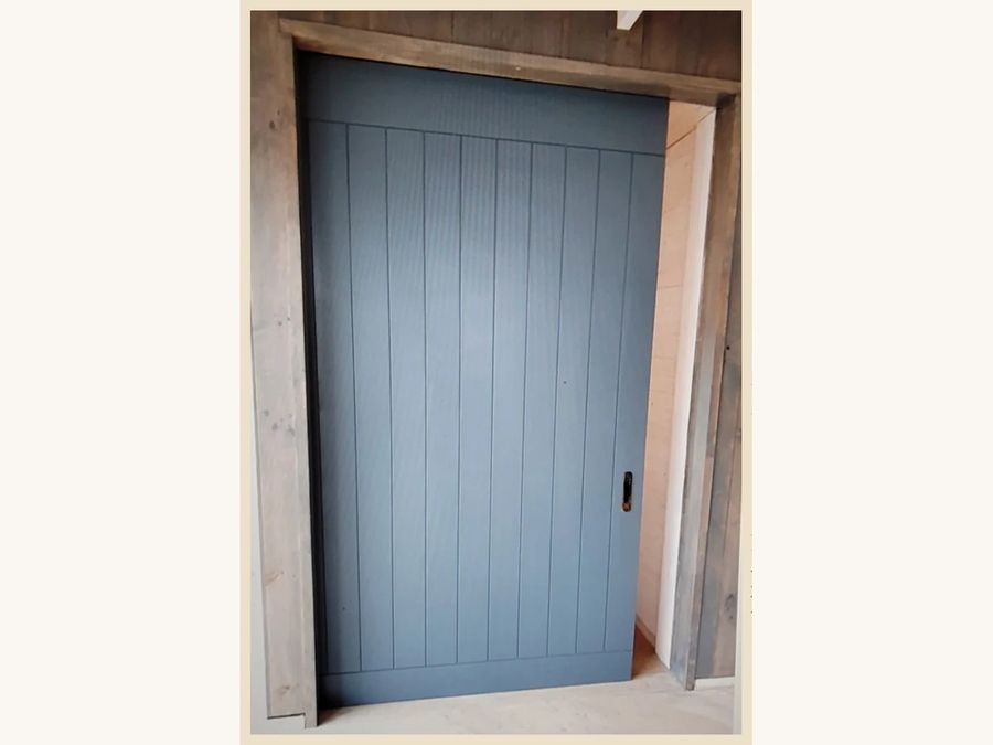 Puerta corredera MDF desnudo para pintura con canterías horizontales y verticales