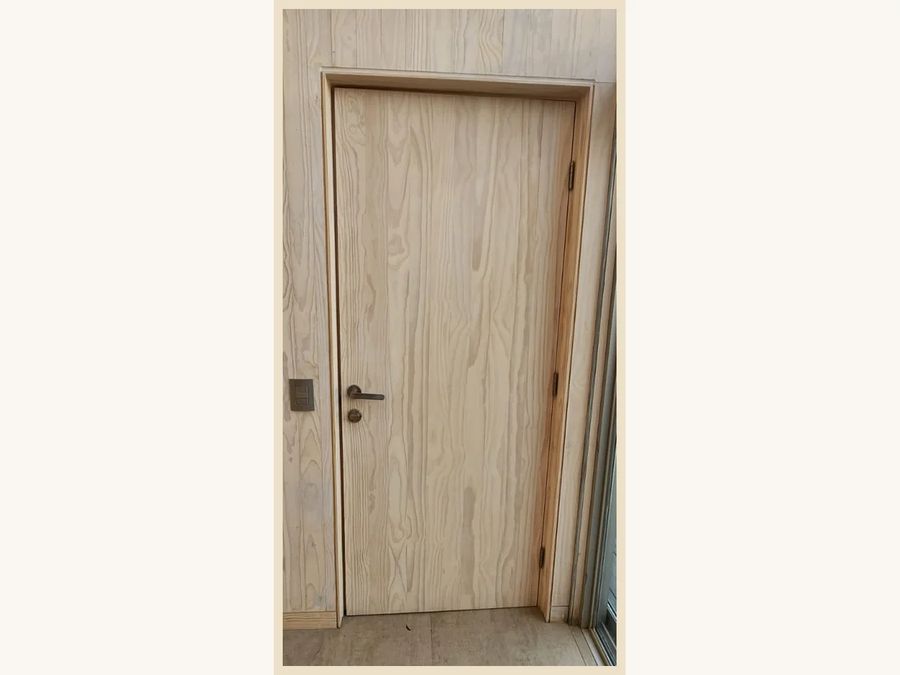 Puerta revestida en Abeto