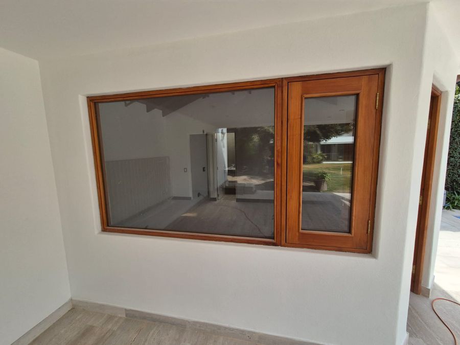Ventana de madera a medida